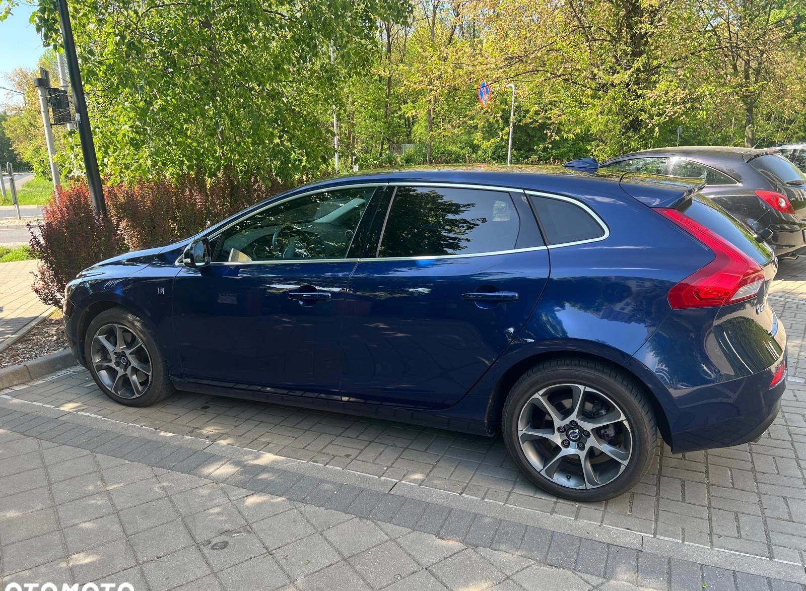 Volvo V40 cena 57800 przebieg: 93000, rok produkcji 2016 z Poznań małe 46